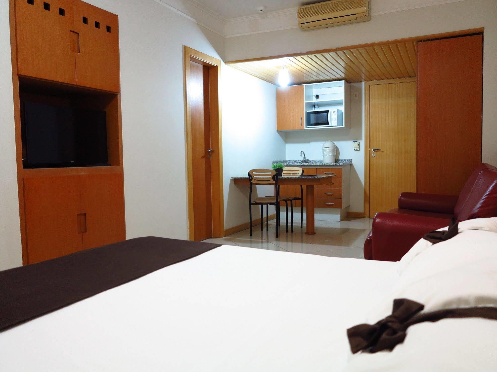 Apartment Costa Sul - Quartos, E Por Temporada No Centro De Bc *